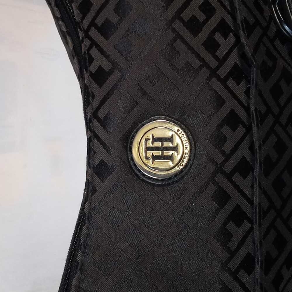 Tommy Hilfiger - Picture 3 of 7